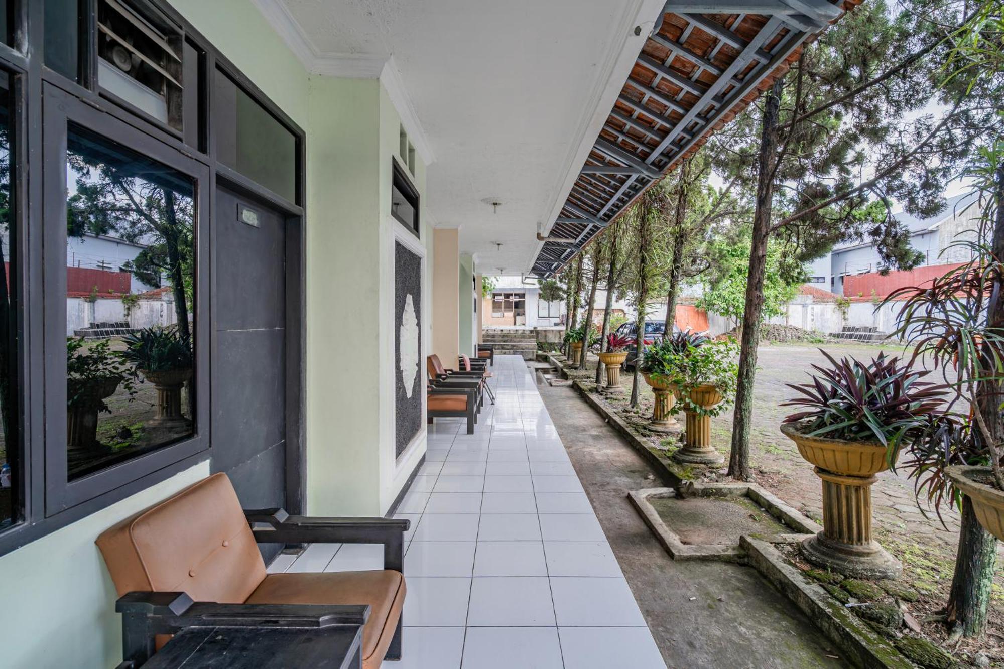 Collection O Tasikmalaya Near Stadium Wiradadaha Formerly Hotel Abadi Eksteriør bilde