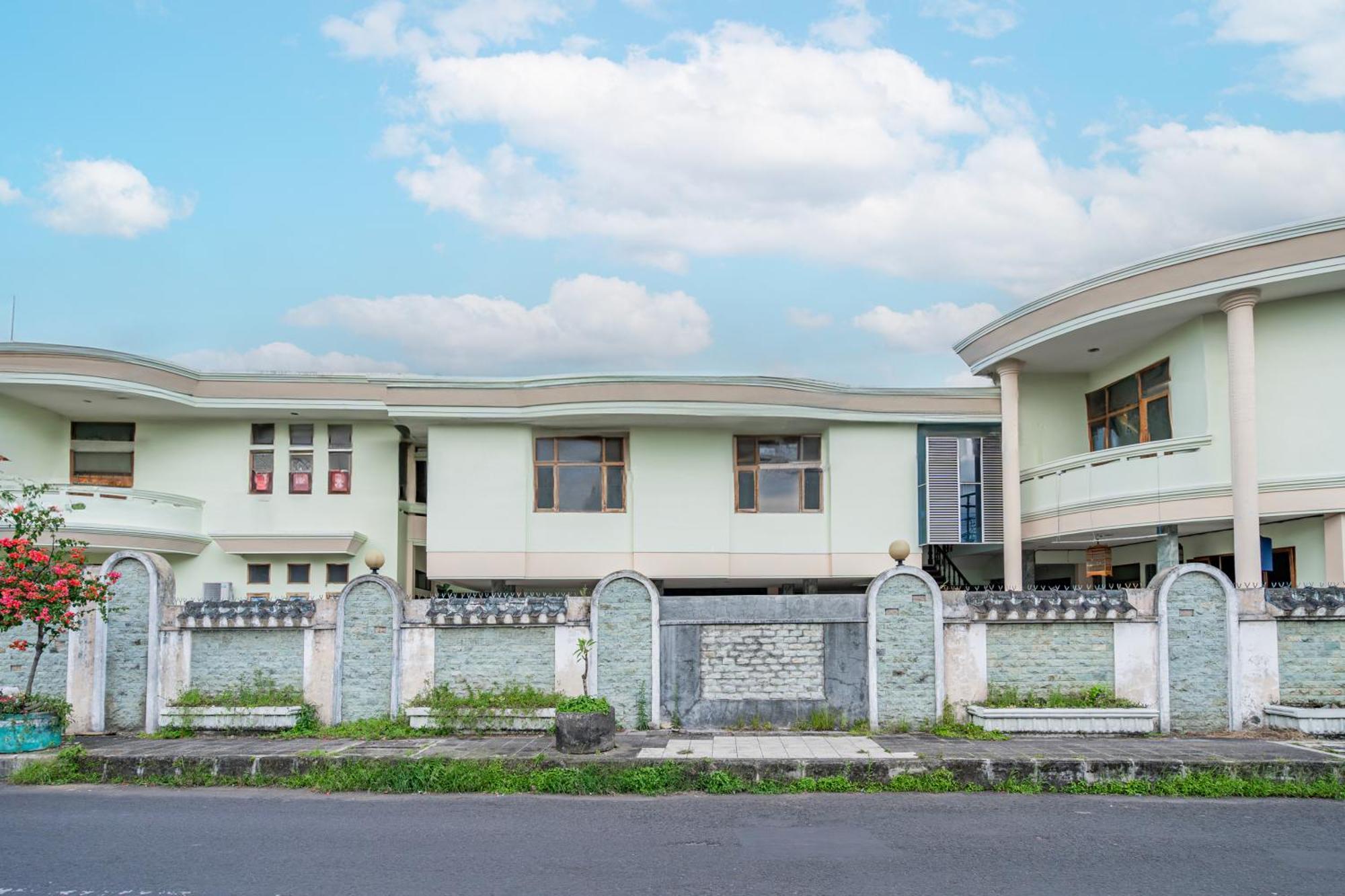 Collection O Tasikmalaya Near Stadium Wiradadaha Formerly Hotel Abadi Eksteriør bilde