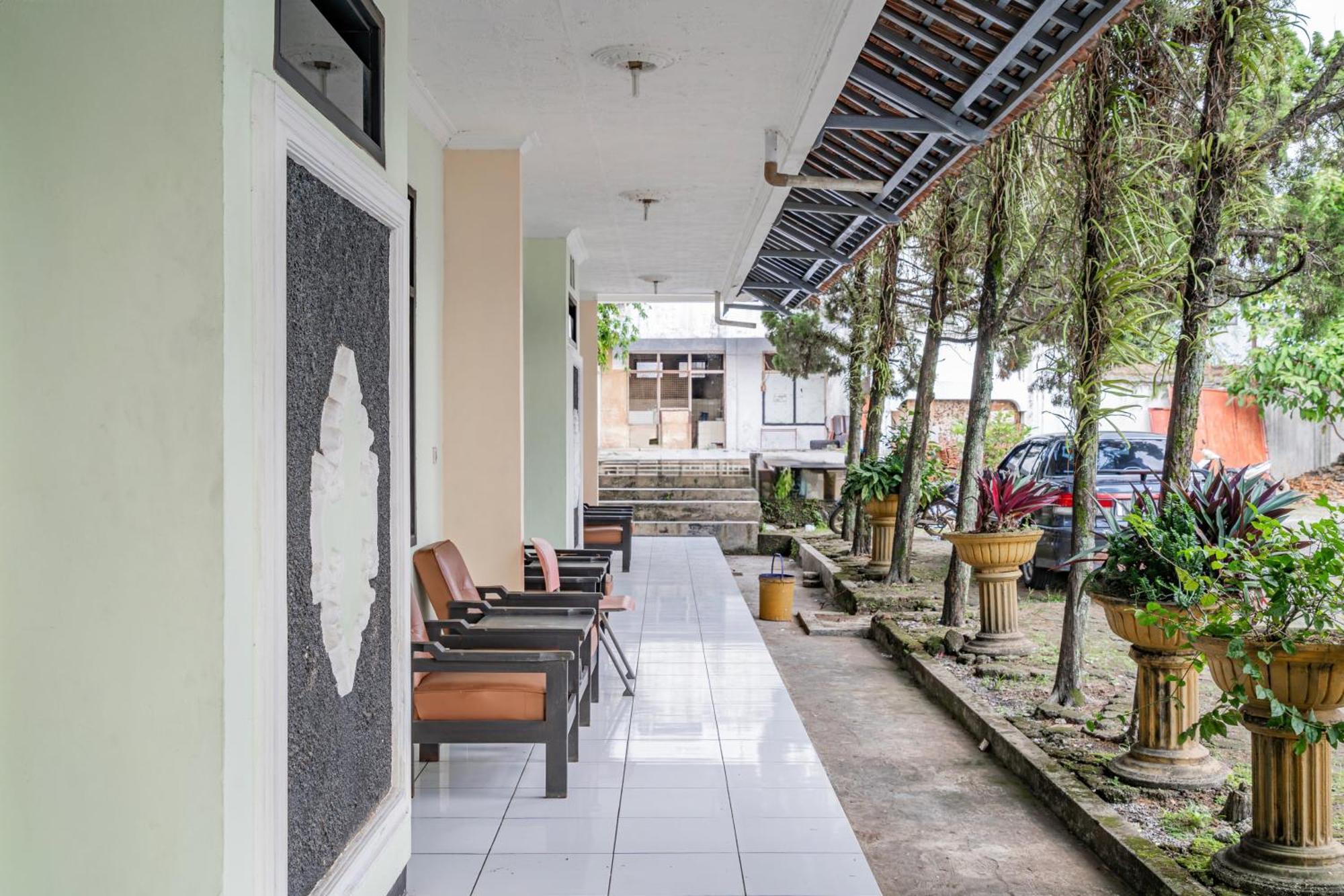 Collection O Tasikmalaya Near Stadium Wiradadaha Formerly Hotel Abadi Eksteriør bilde